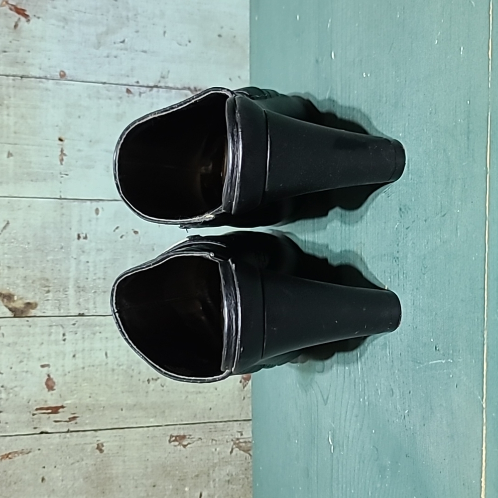 New York Transit Clogs - image 3